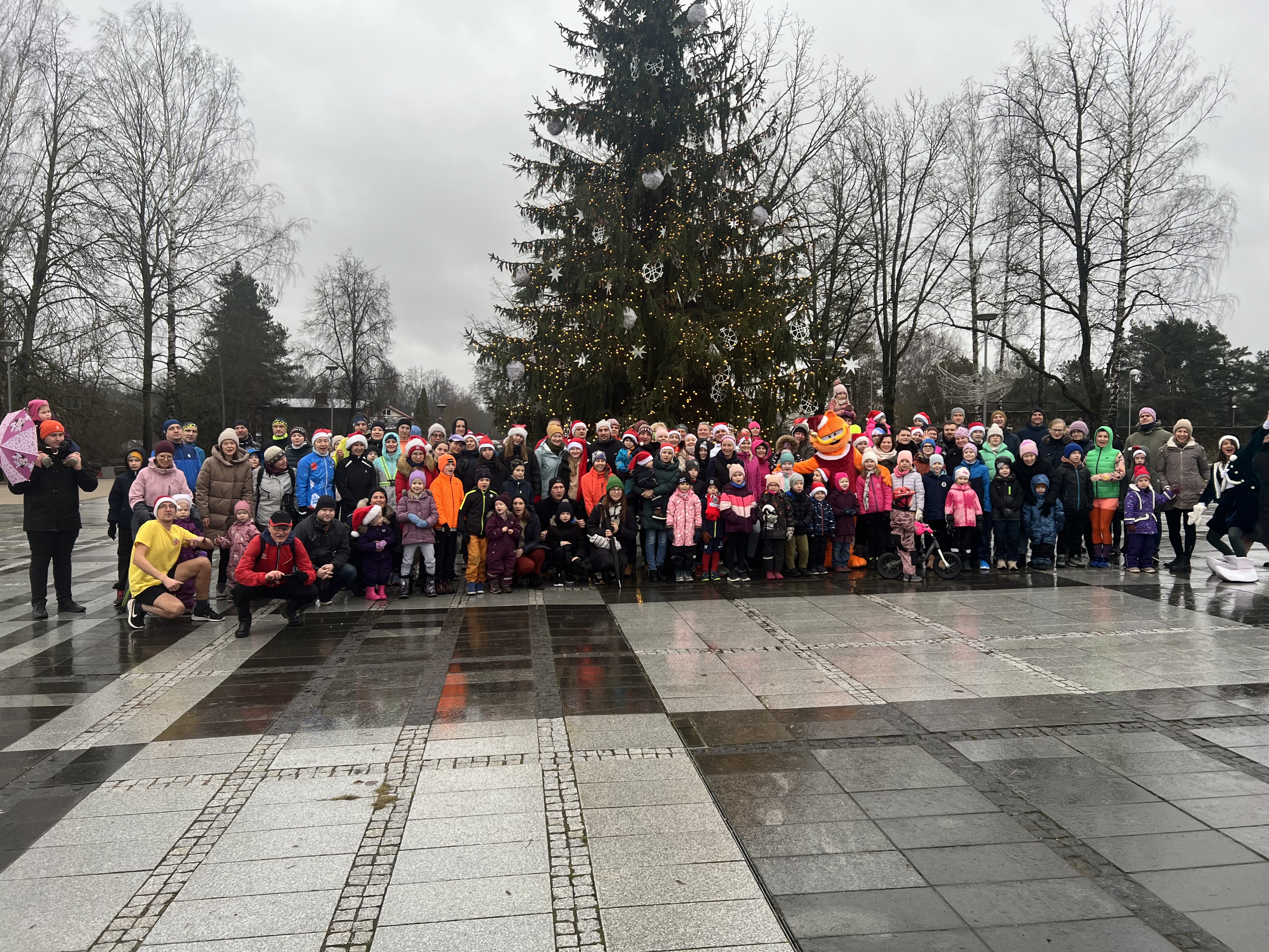 Ikšķilē aizvadīts tradicionālais skrējiens "Jauns gads, jaunas apņemšanās"