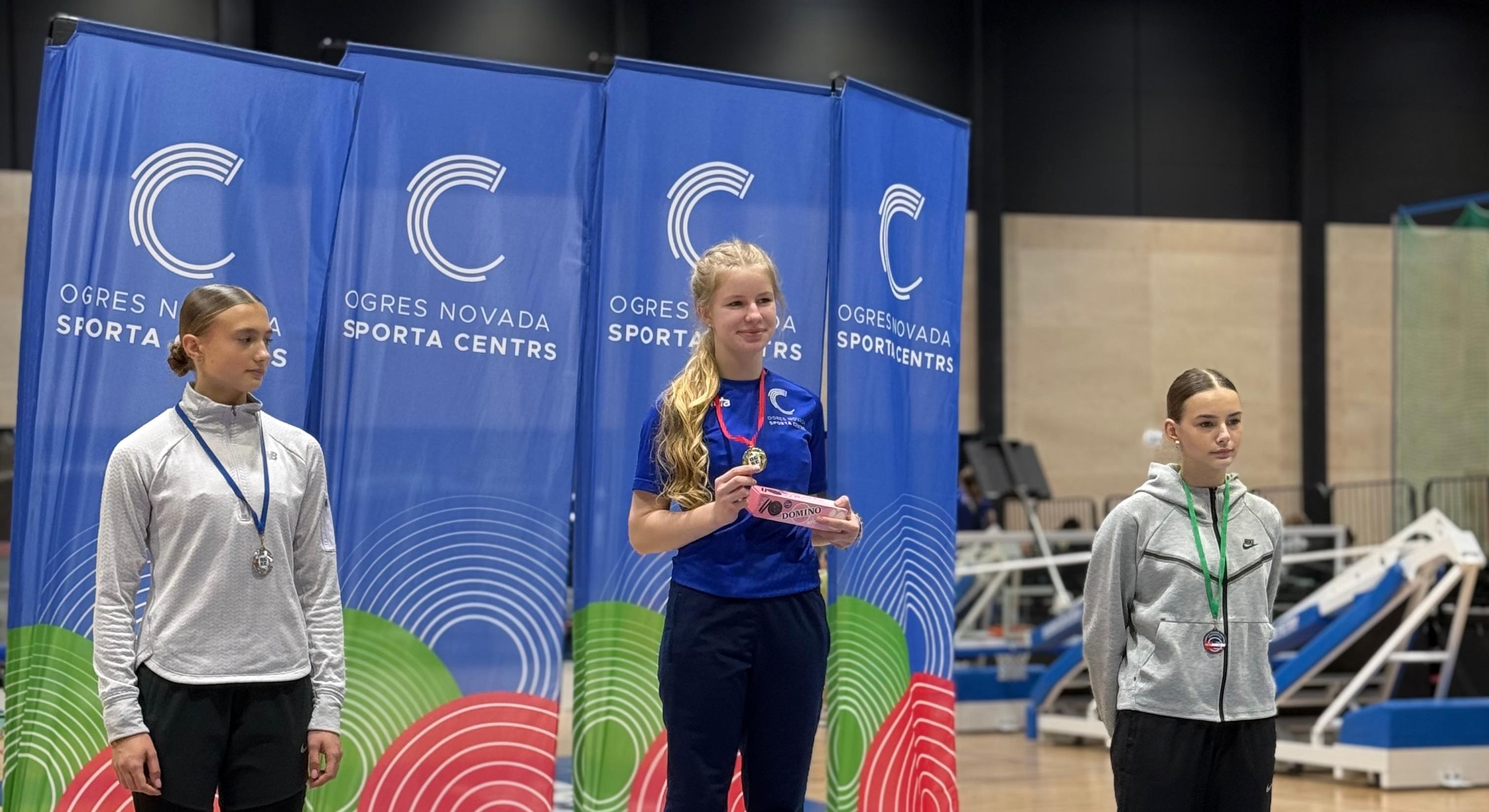 ONSC vieglatlēti Ogres novada sporta centra atklātajās sacensībās vieglatlētikā U18 un U20