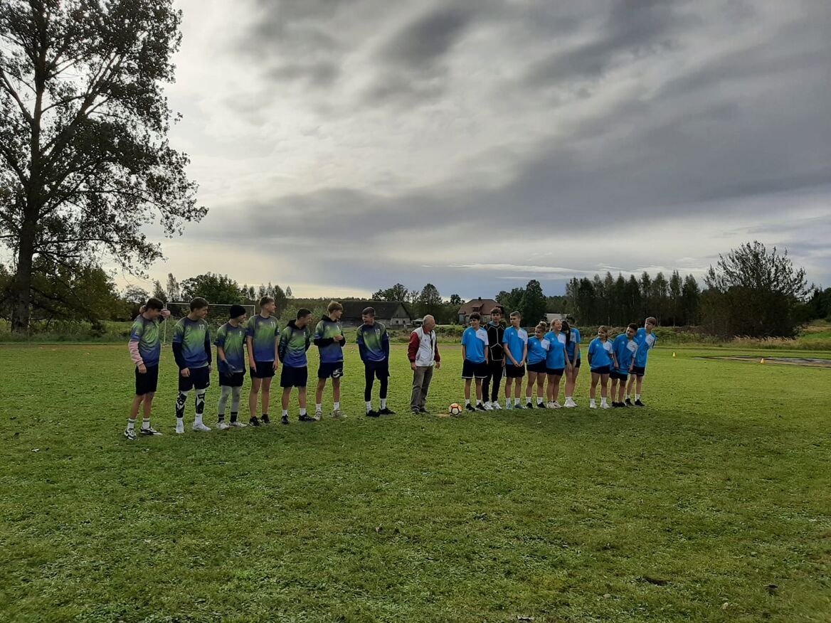 Ogres novada skolu futbola sacensības Taurupē